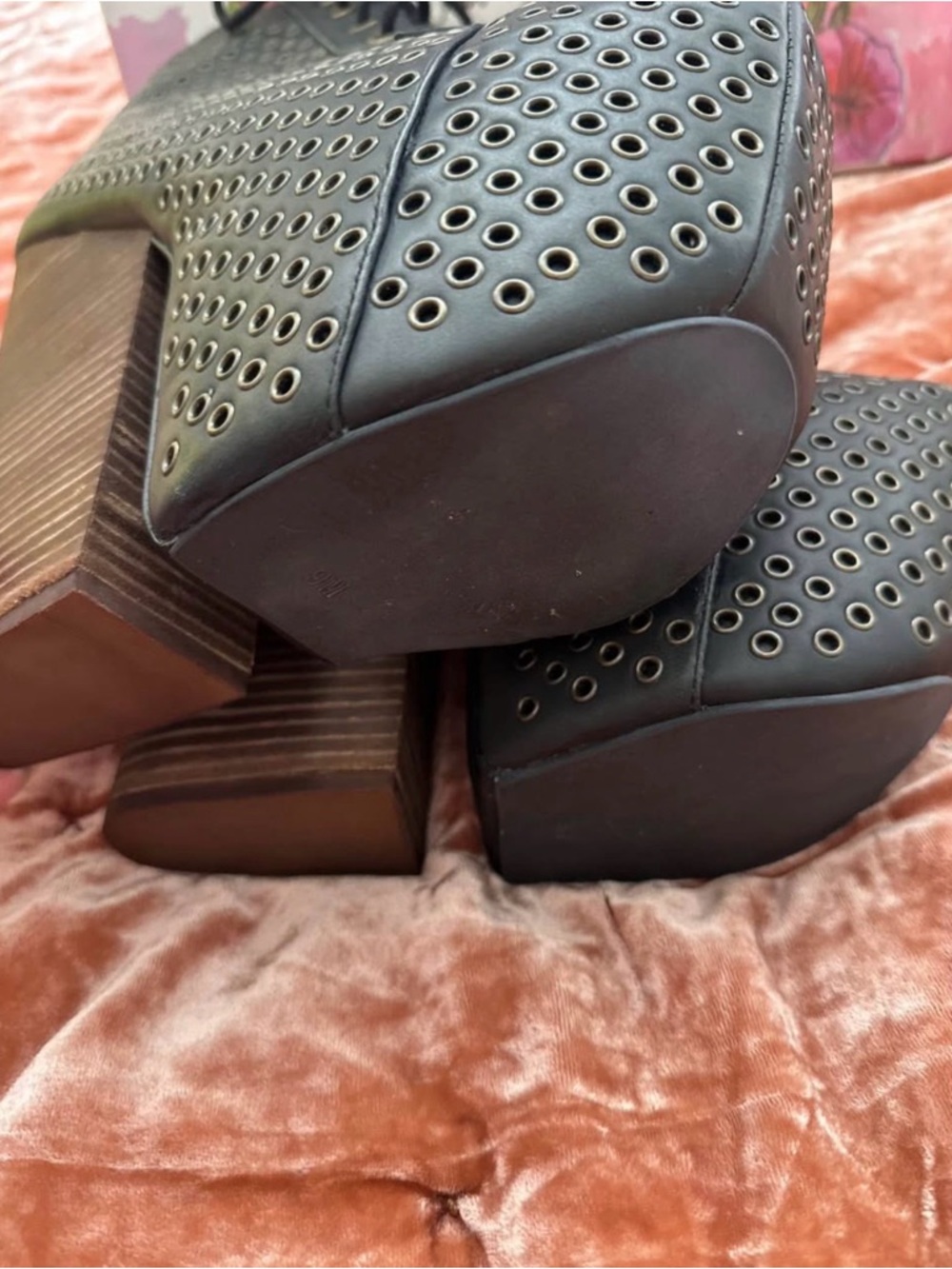 Jeffrey Campbell Size 9 Black Lace-Up Platform Ankle Boots with Eyelet Detail - Picture 2 of 2